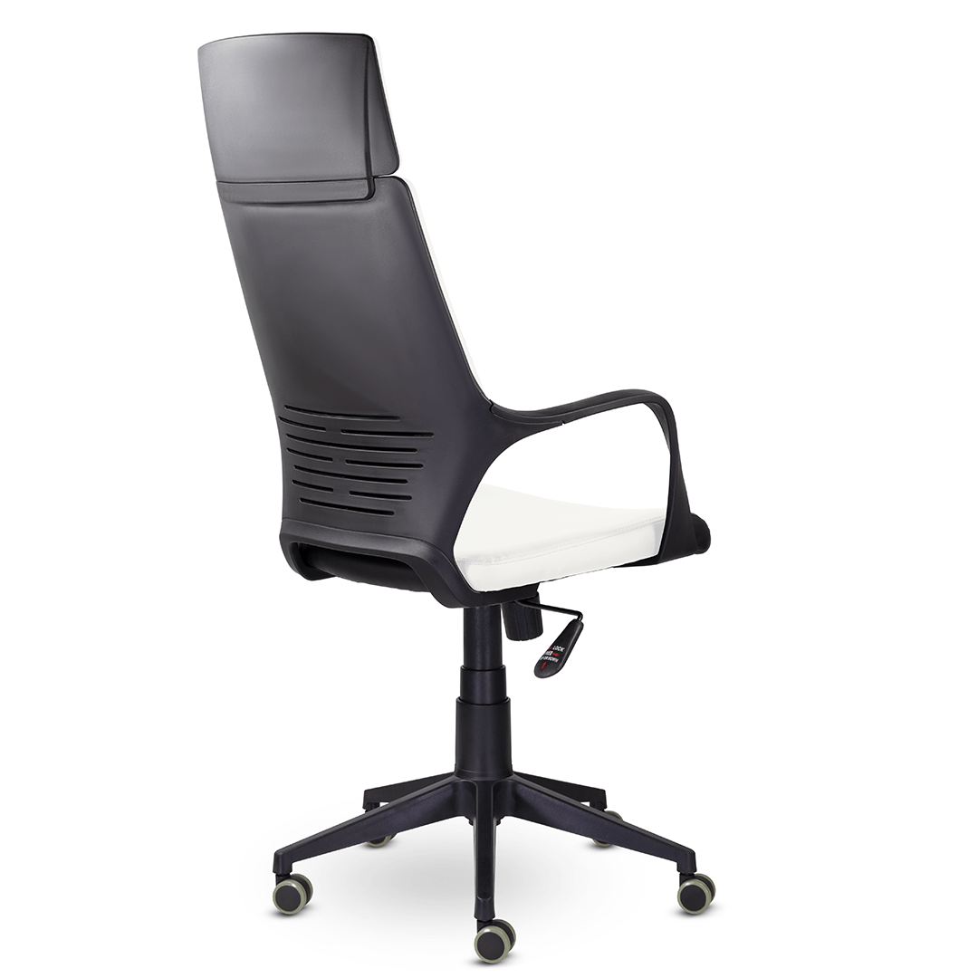 Офисное кресло для работы за компьютером