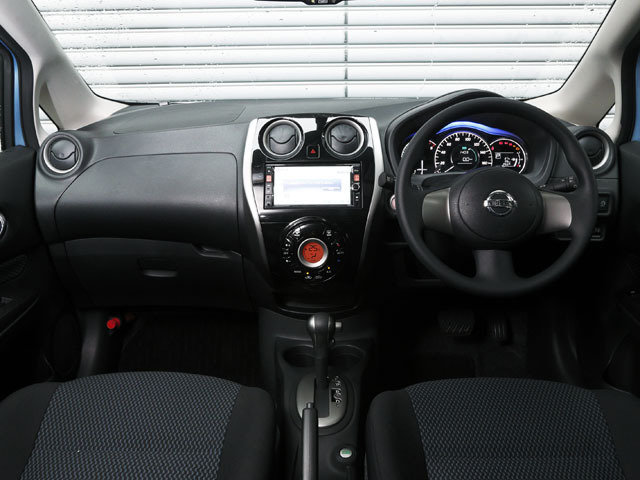 Nissan versa note 2016. Nissan enot 2015. Комплектации ниссан ноте. Ниссан ноут 2016 салон. Nissan note 2013.