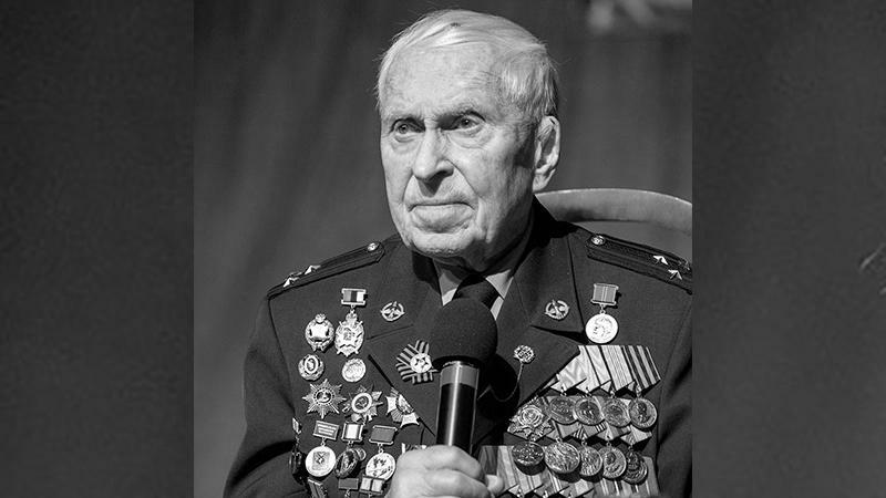 михаилом бобровым