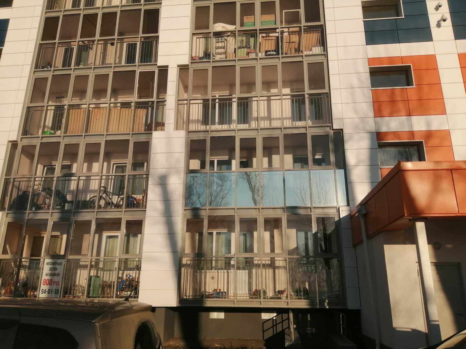 Затонировали только низ балкона