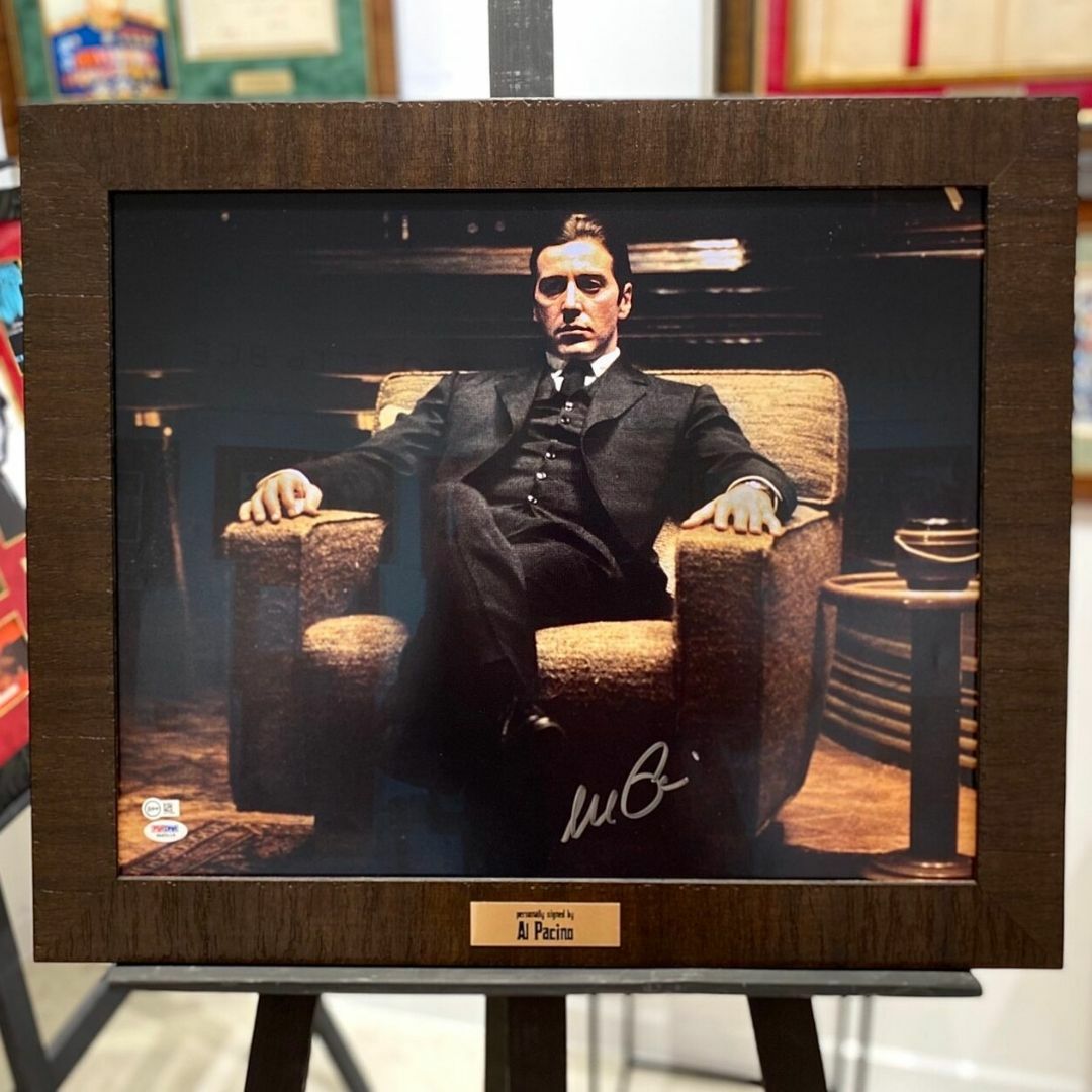 Автографы и вещи знаменитостей со всего мира