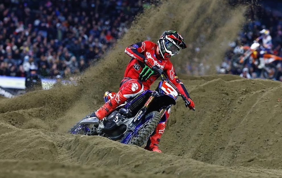 Илай Томак поменяет команду в 2026 году – KTM или Ducati?