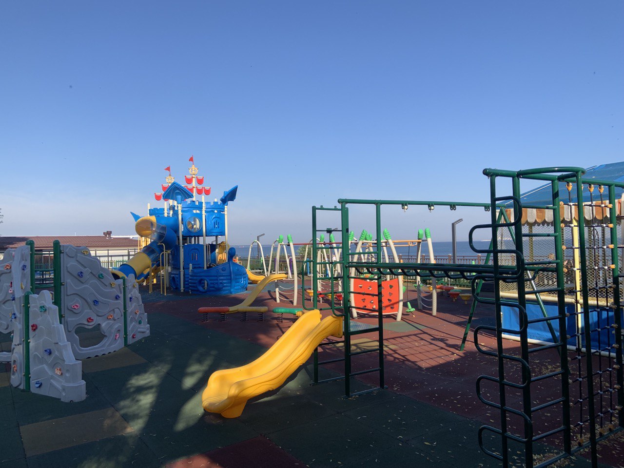 Детская площадка на променаде в Зеленоградске