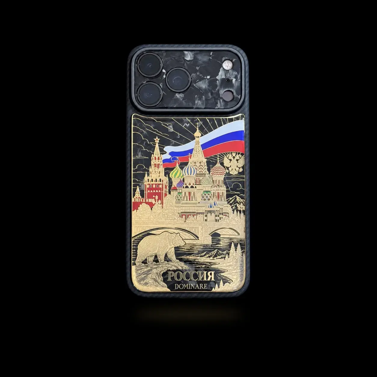 Чехол DOMINARE для iPhone с кованым карбоном, изображением Москвы и российским флагом