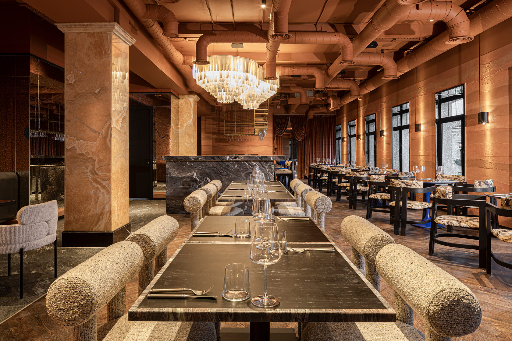 Lounge Bar & Restaurant on Pyatnitskaya Street 24