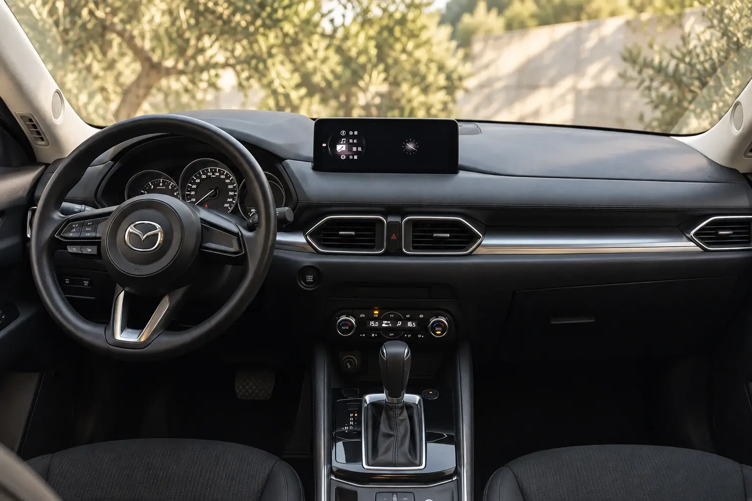 Салон Mazda CX-5: руль, приборная панель и мультимедиа