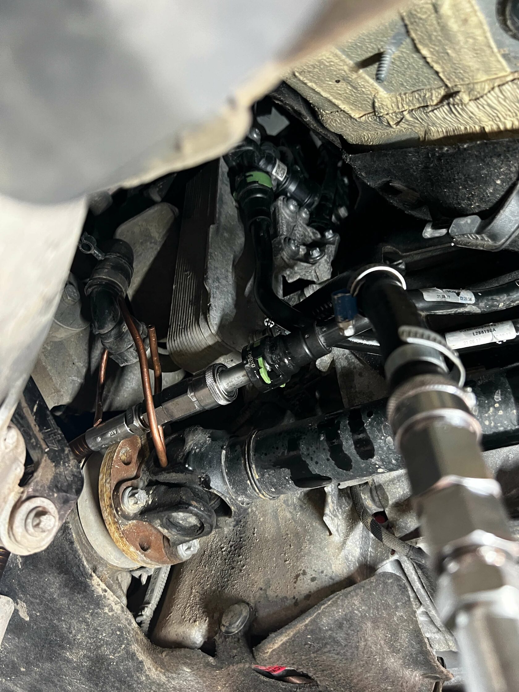 Подключение штуцеров для замены масла