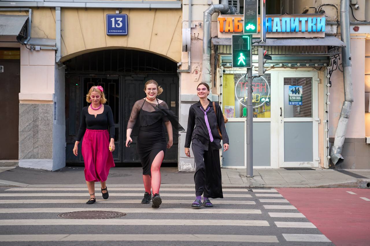 8 любящих женщин, мастерская Зверевой, Театральный бульвар