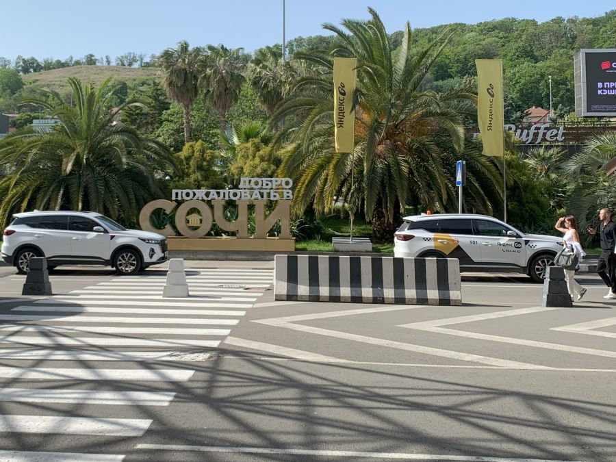 автомобили такси в аэропорту Сочи