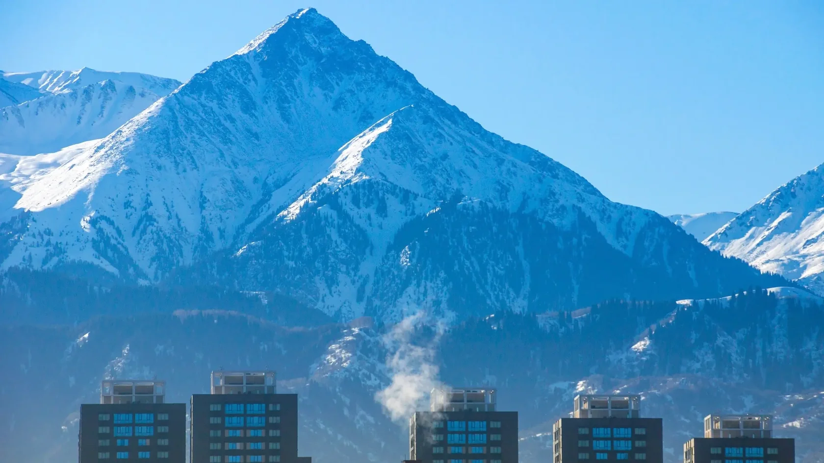 Город Алматы центр и горы