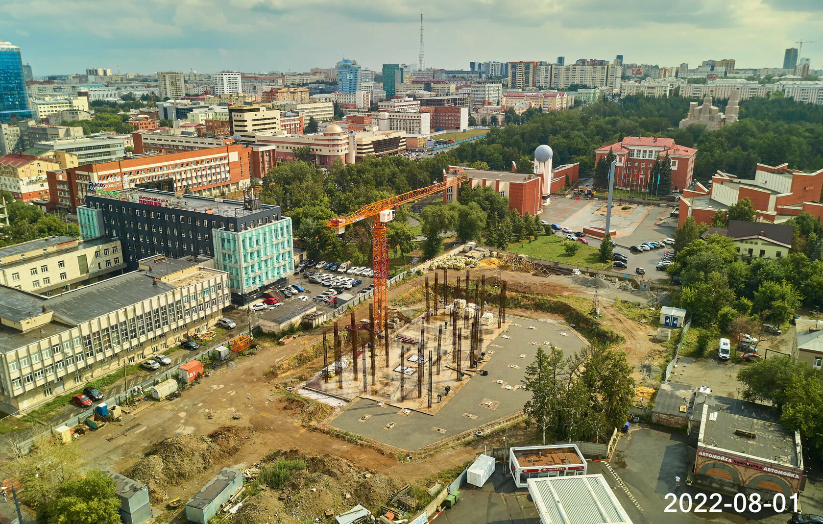 Строительные челябинск. Челябинск стройка. Челябинск с высоты птичьего полета. Высотки Челябинска. ЖК алое поле.