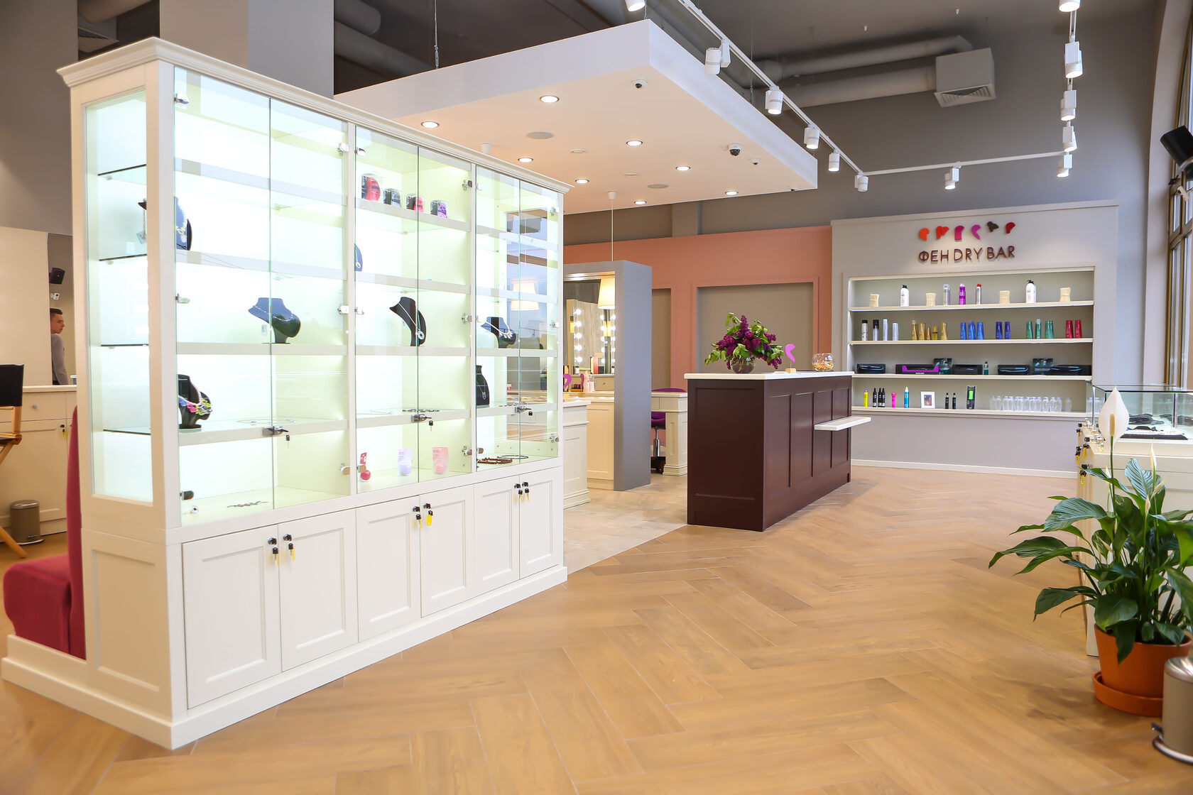 Витрины с подсветкой в Калининграде