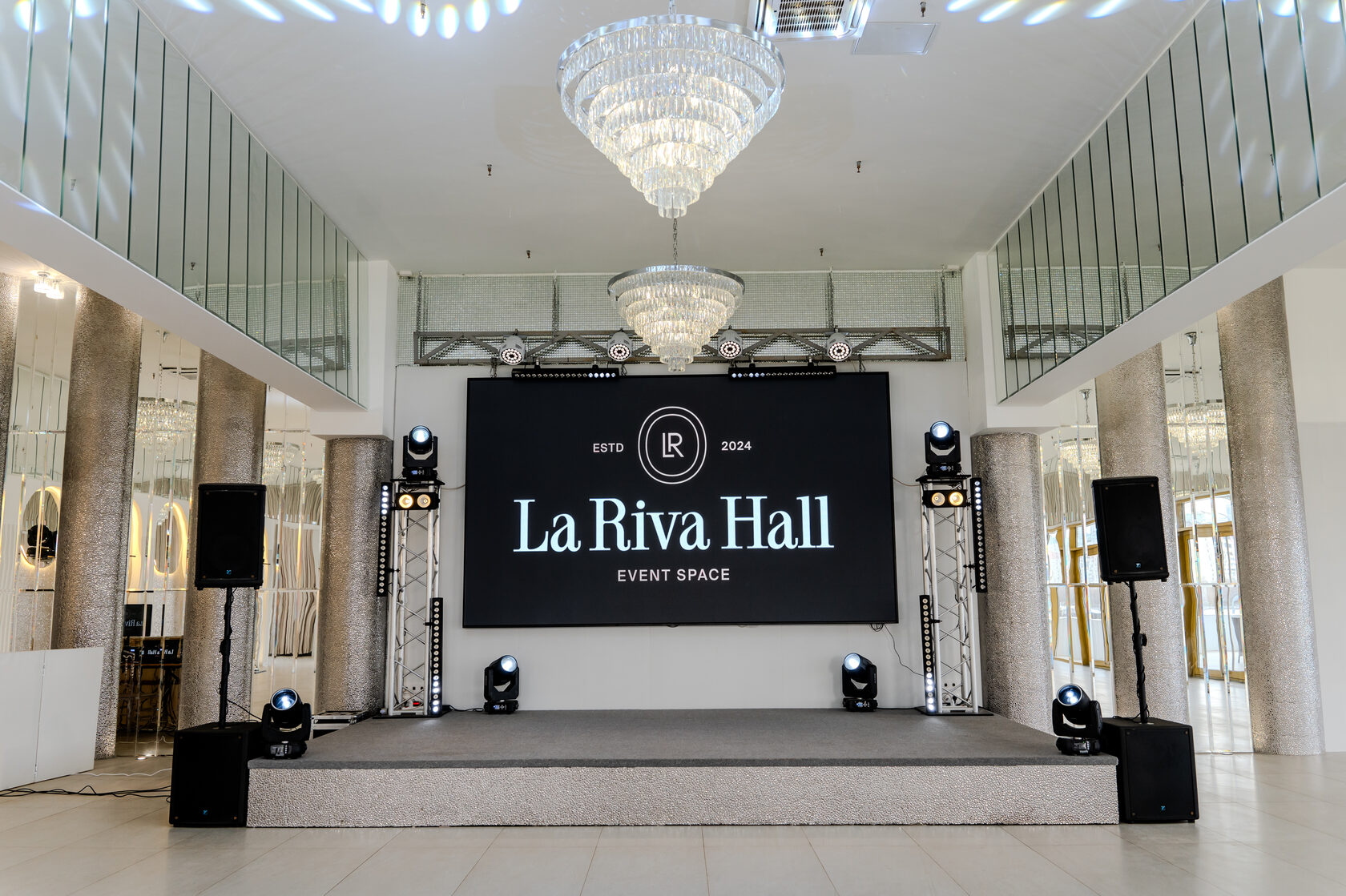 La Riva Холл
