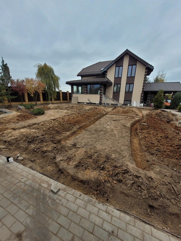 Разработка дачного участка под газон. Дренаж участка