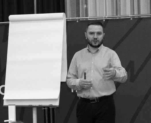 Ведущий тренинга Мирошников Сергей