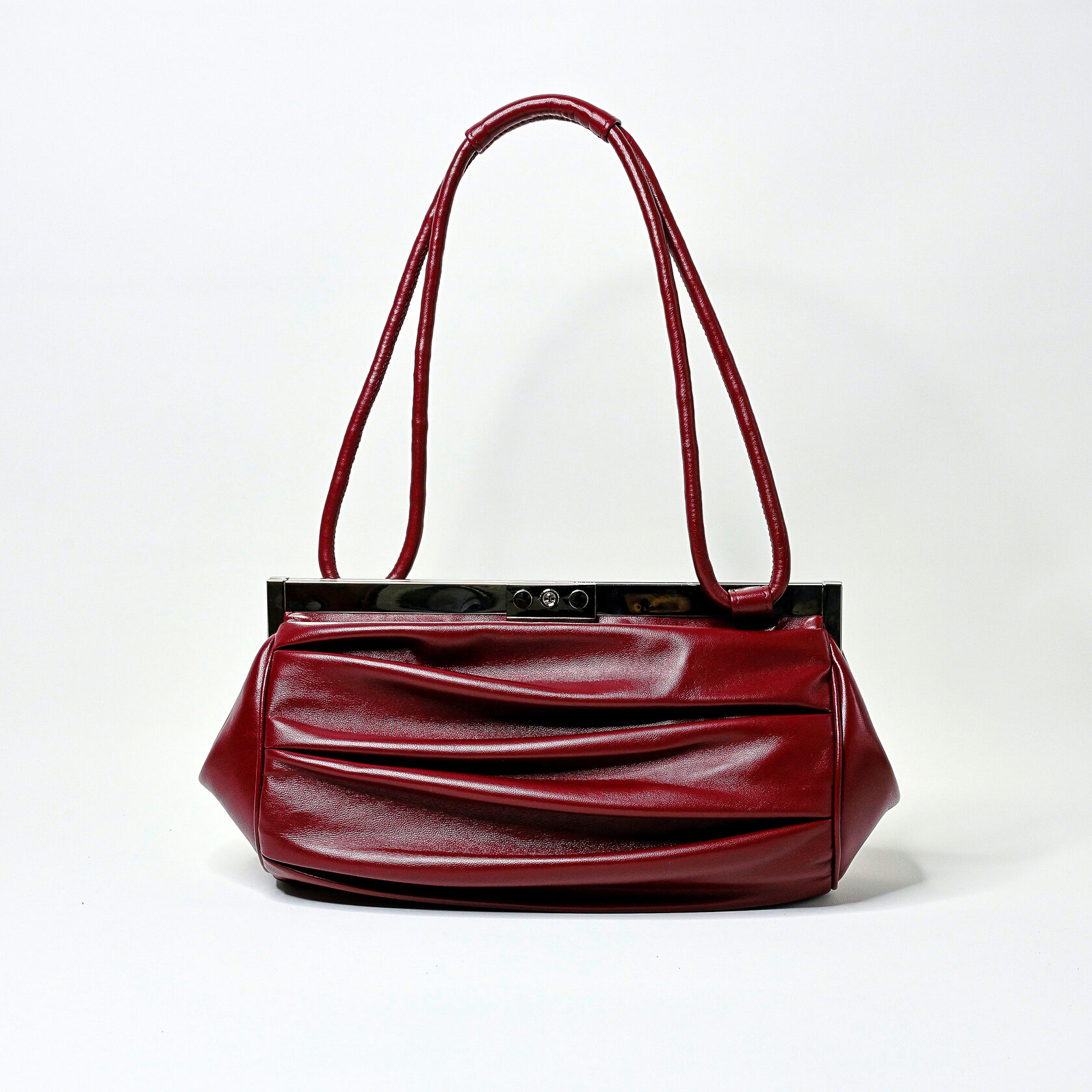 сумка вытянутой формы из мягкой овечьей кожи на фермуаре бородового цвета ручной работы