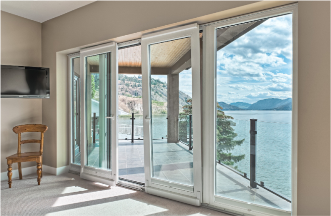 выход на балкон