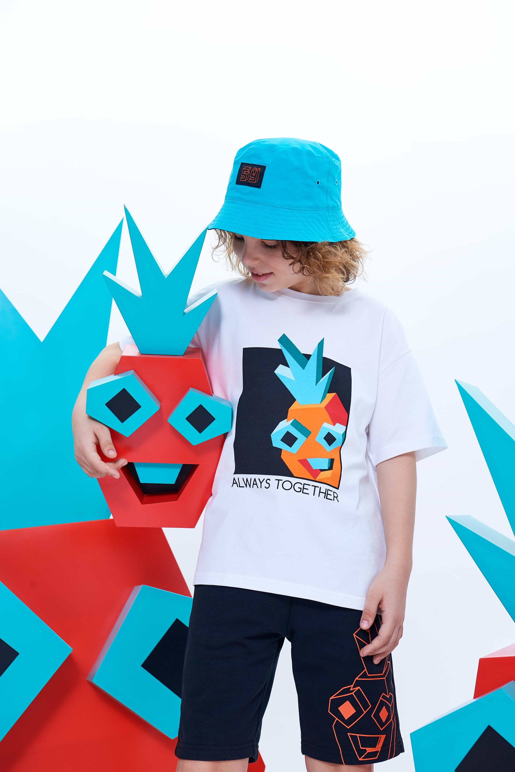 Участвуйте в розыгрыше лимитированной коллекции одежды