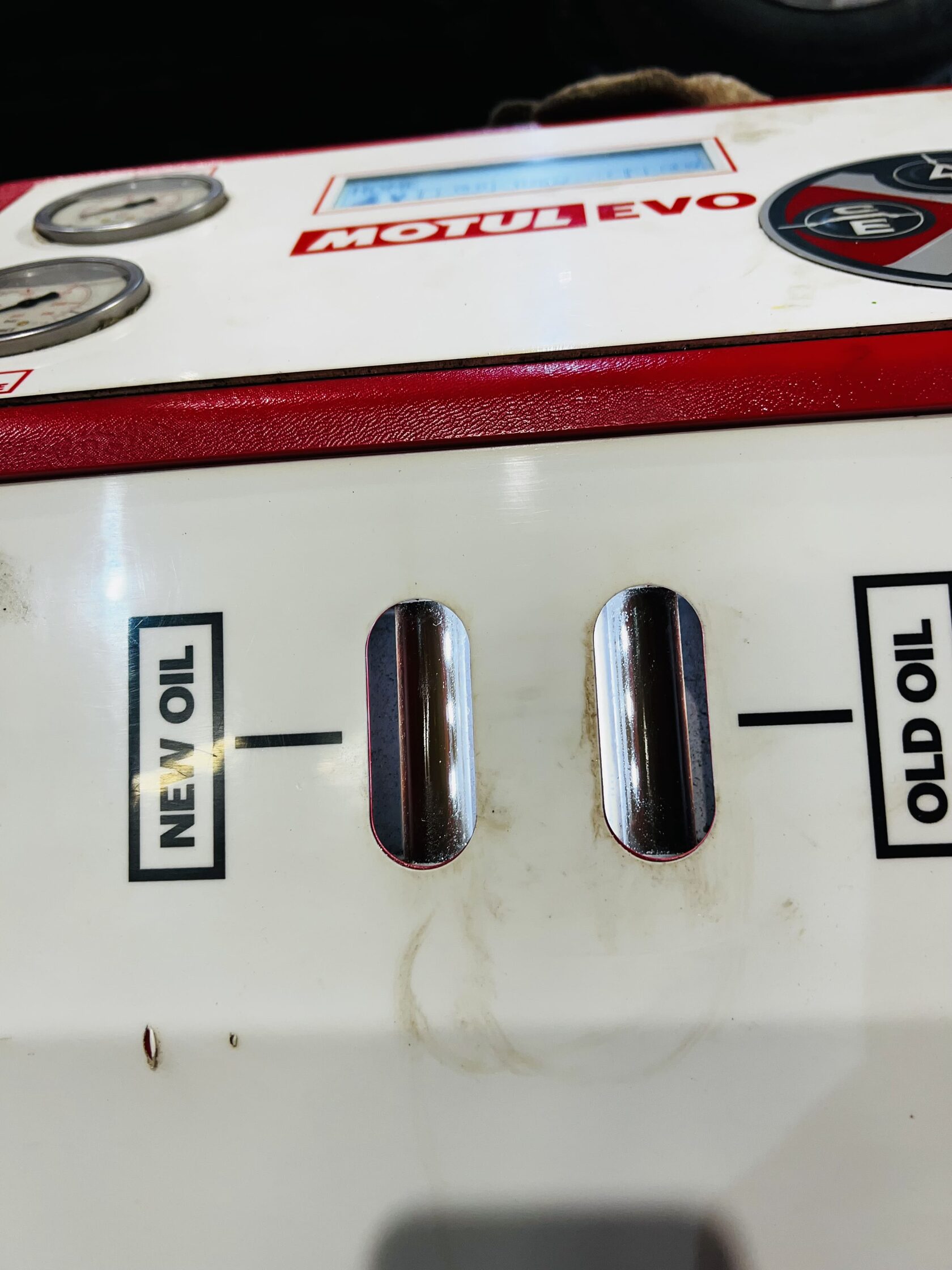 Проверка давления и состояния масла