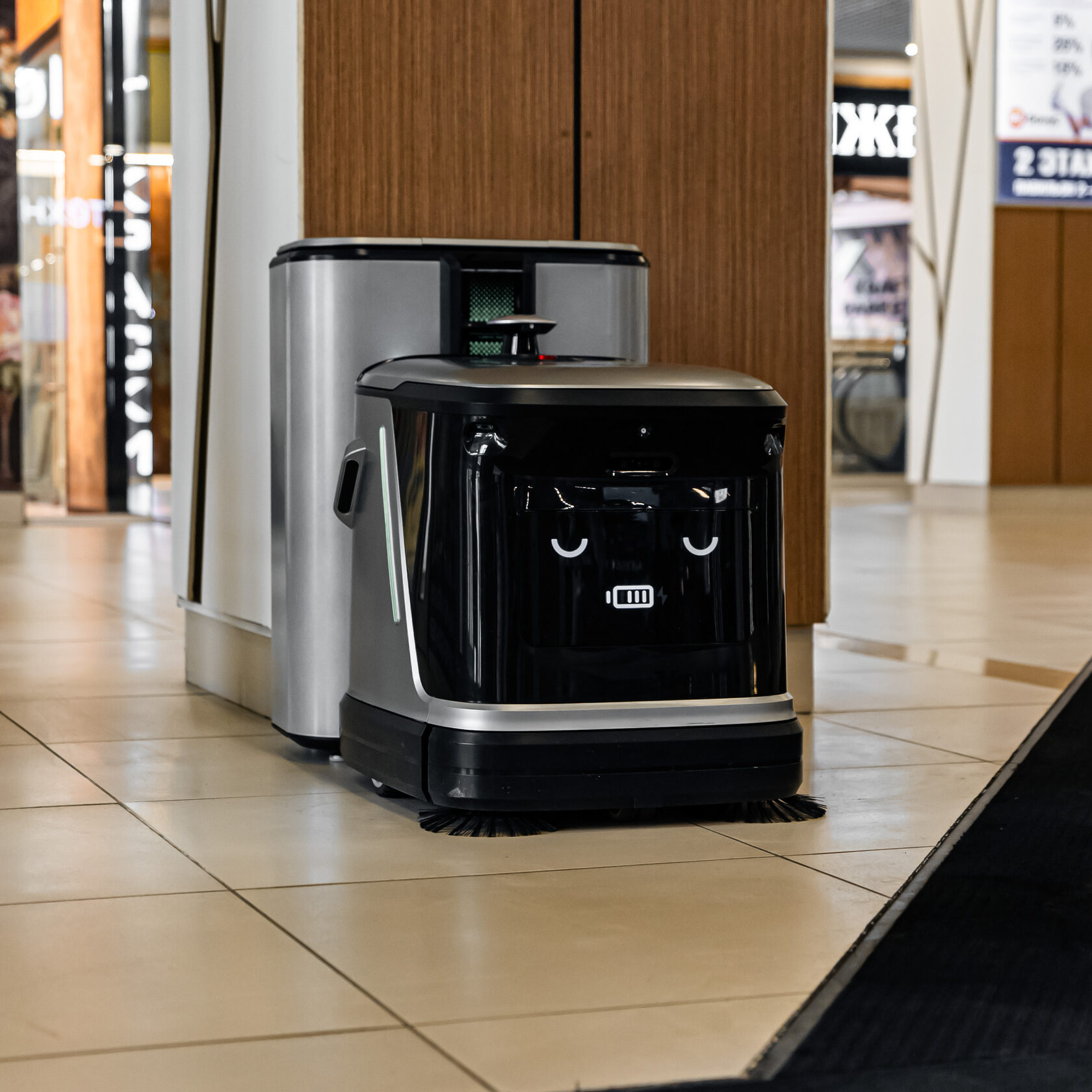 Робот-уборщик ZenObot C3 с базовой станцией