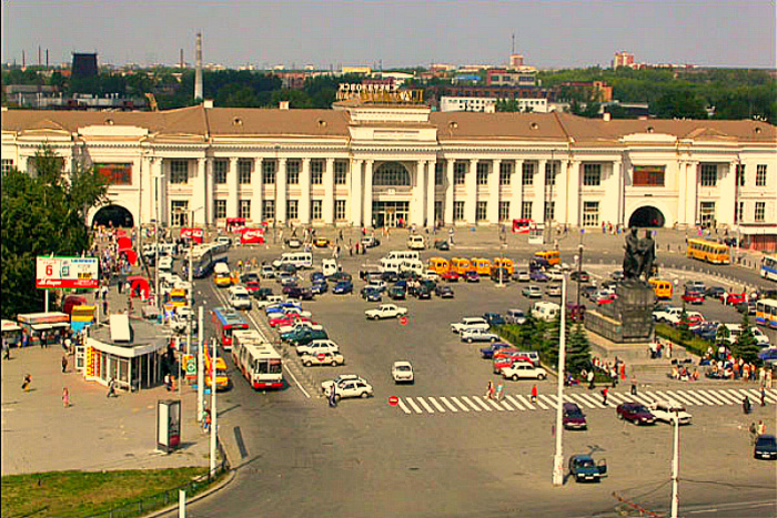 Веб камера новокузнецк. Привокзальная площадь Екатеринбург. Вокзальная площадь Екатеринбург. Вокзальная площадь Свердловск. Вокзал ЕКБ Привокзальная площадь.