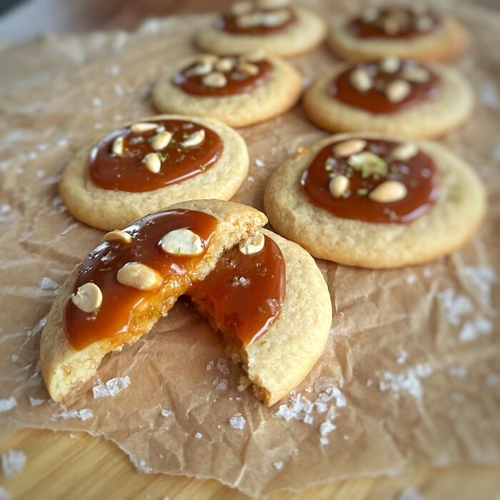 Арахисовые кукис с кокосовой карамелью