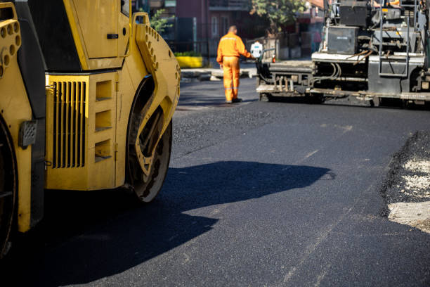 асфалтиране на улица в София