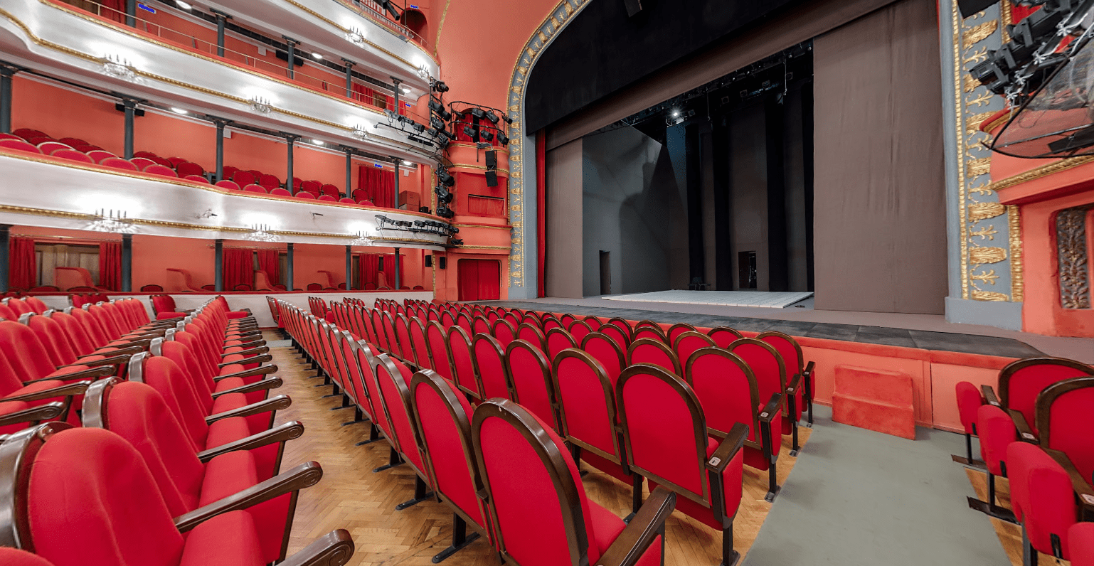 Театр маяковского фото зала с местами