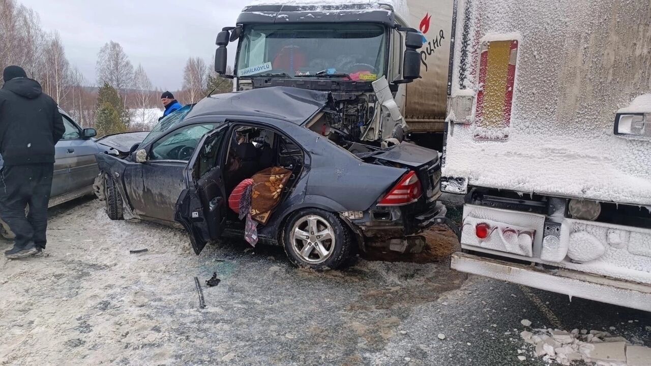 Двое детей и два взрослых погибли