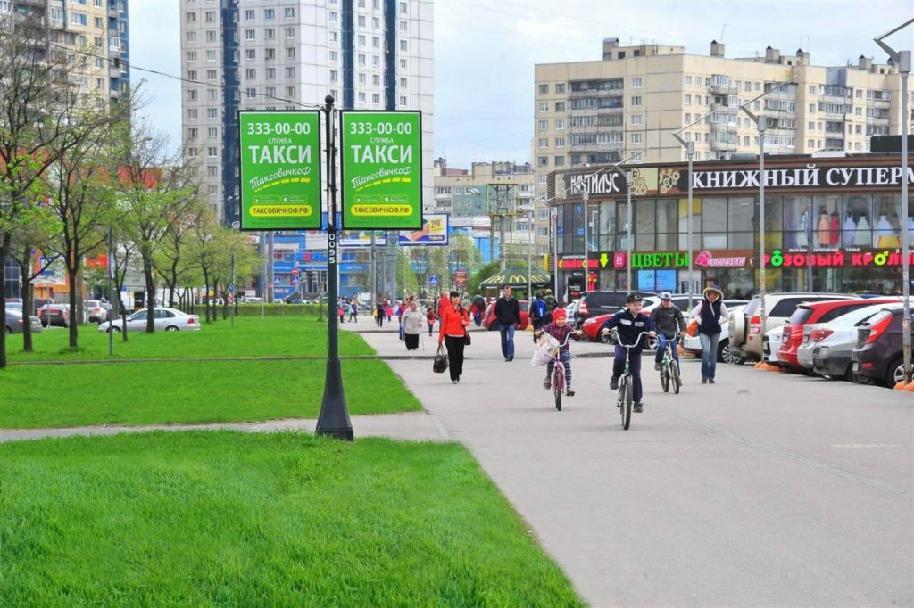 Галерея рекламы. Реклама на улице. Наружная реклама Питер. Реклама на улицах города Россия. Уличная реклама СПБ.