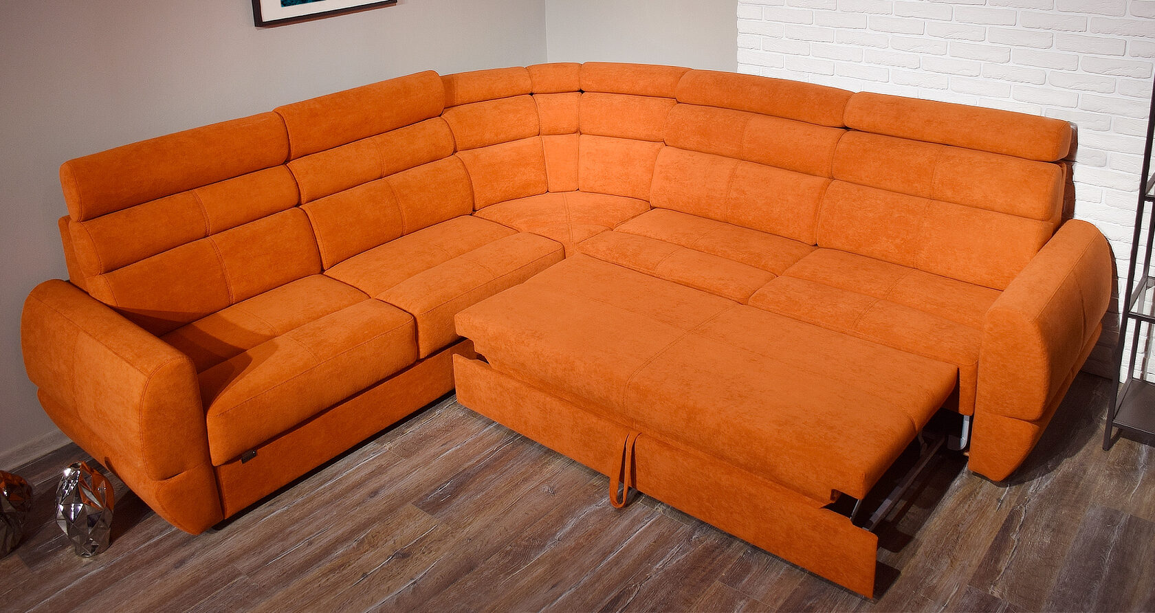 оранжевый диван