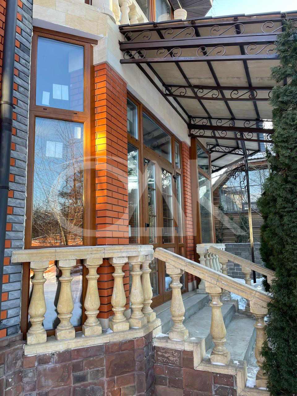 Остекление входной группы