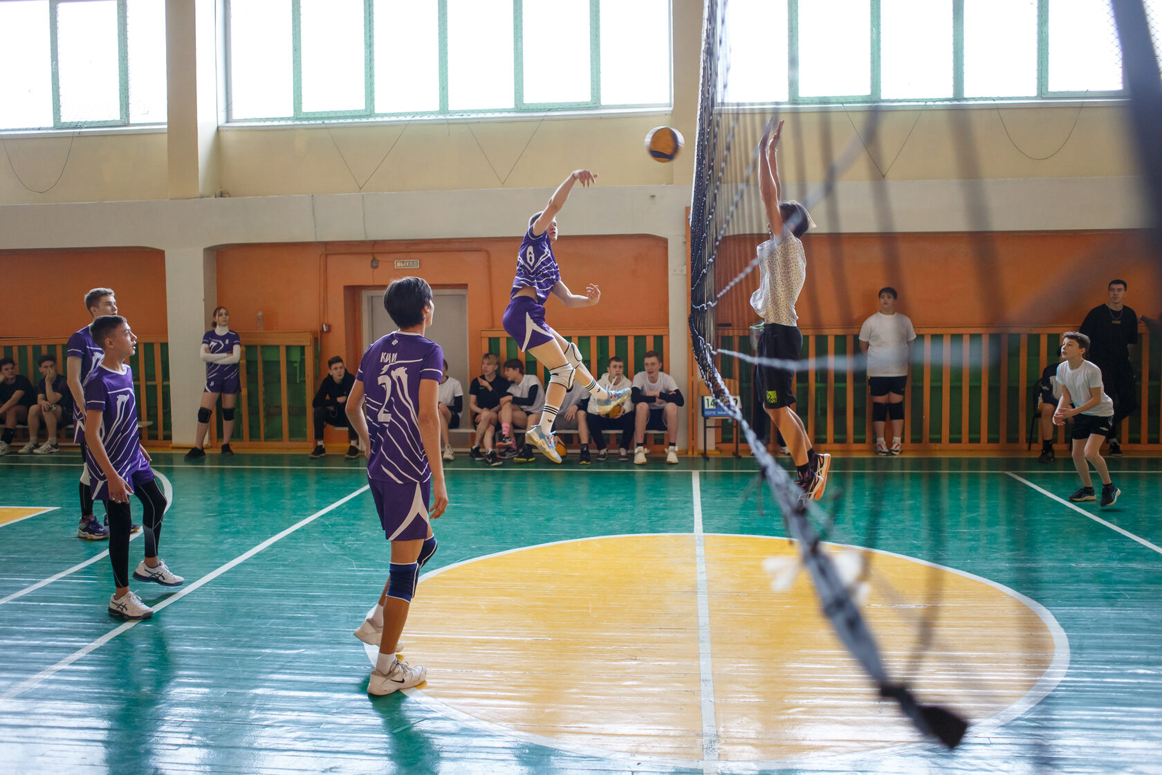 В волейбольной секции школы занимаются 45. Школа волейбола Иркутск STARVOLLEY Гидаспов.