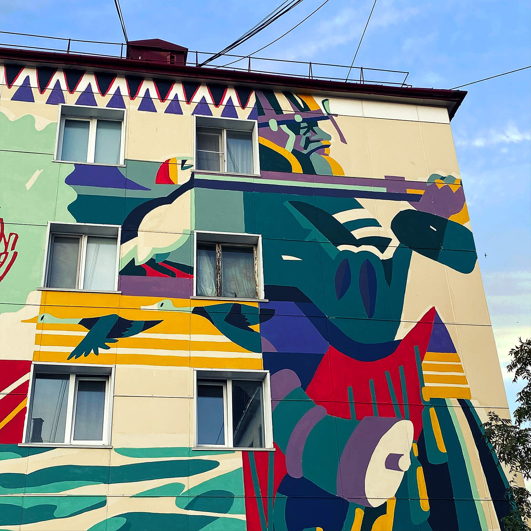 Роспись на Сахалине площадью 152 м². Мурал авторства Алексея Бархана.