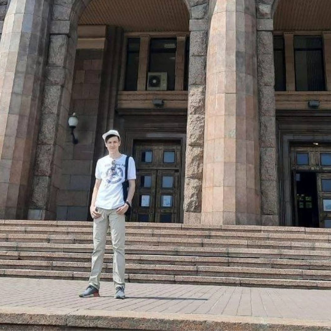 Благодаров Роман — ученик репетитора по подготовке к ЕГЭ онлайн, поступил в МГТУ им. Баумана на электронные и оптико-электронные приборы