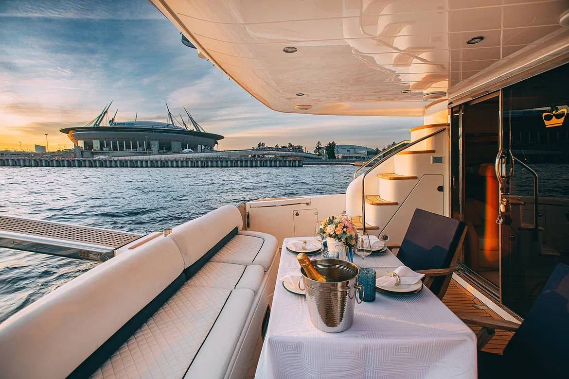Яхта Princess 57 Esperanza — каюта, аренда в СПб
