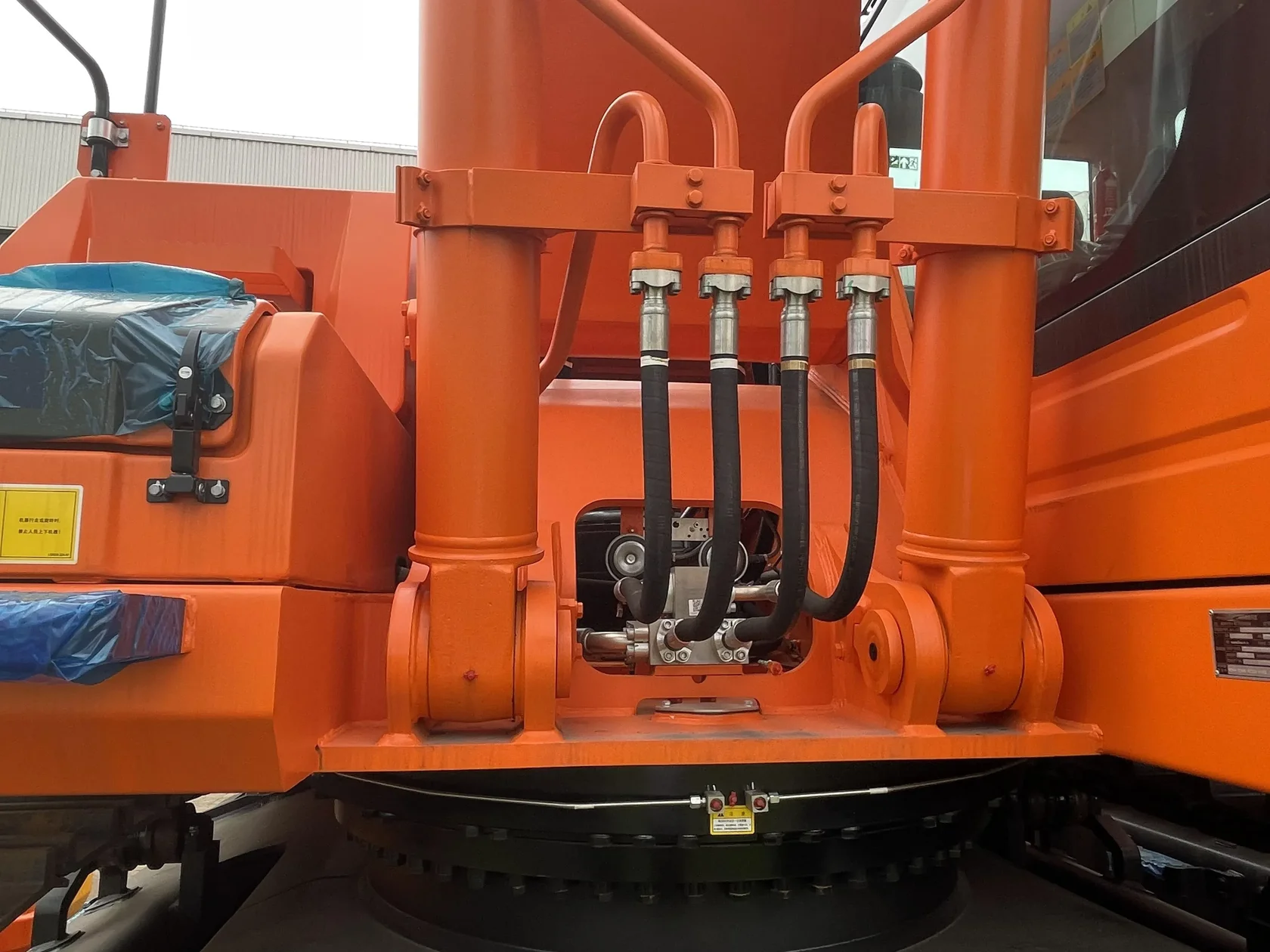 Гусеничный экскаватор LONKING CDM 6490