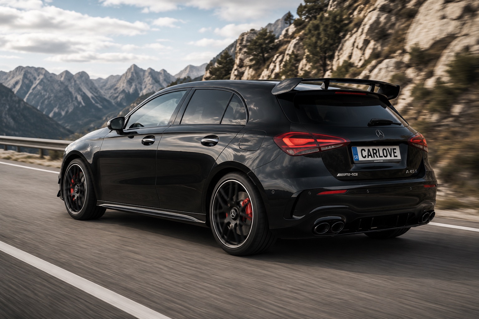 Mercedes-AMG A45 S — zadní 3/4 pohled
