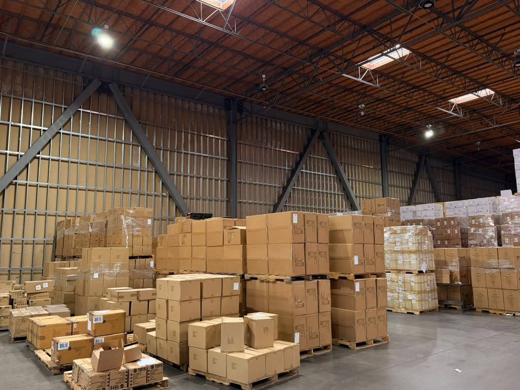 Паллеты с товаром на складе