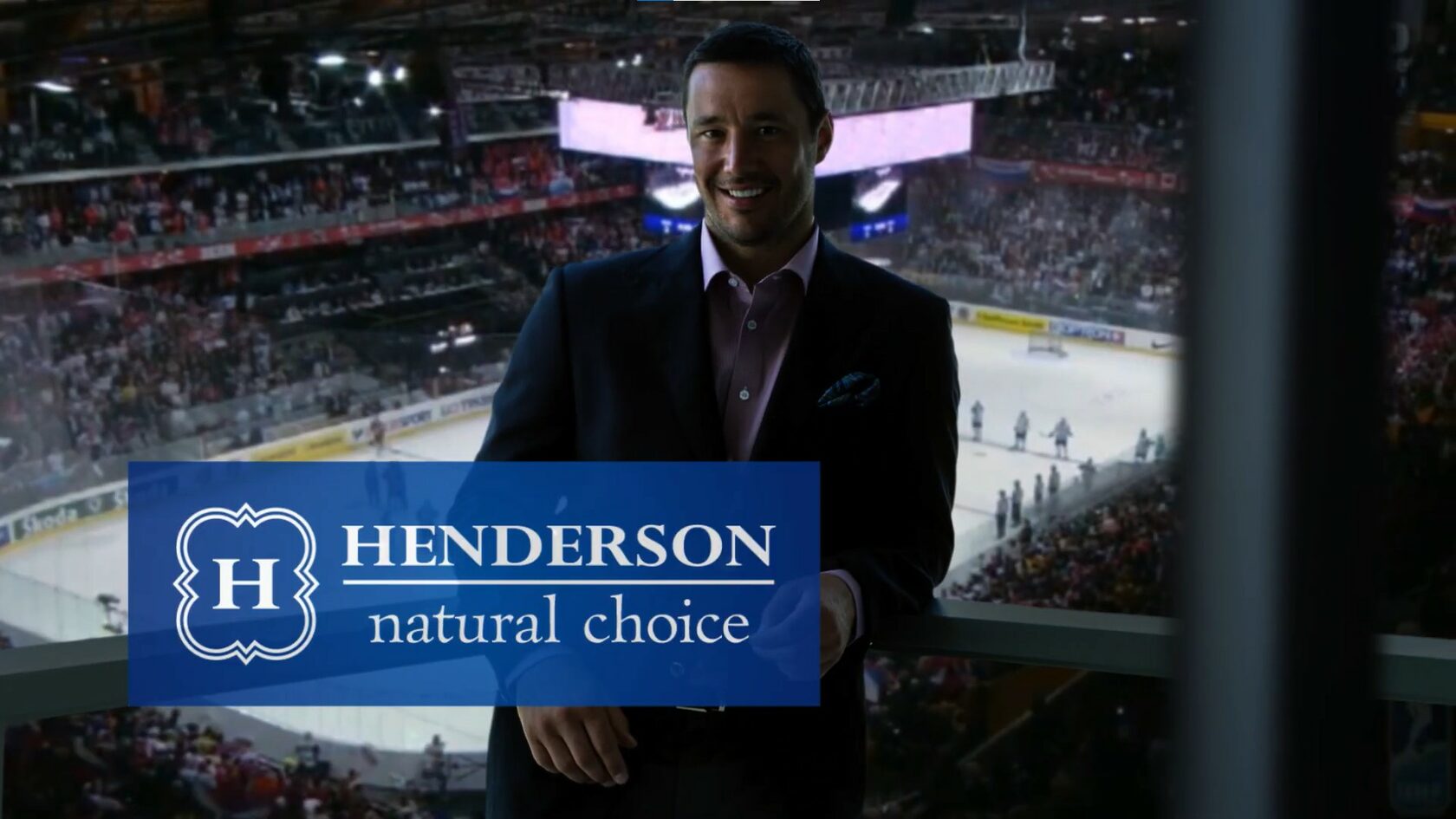 HENDERSON – известный бренд мужской классической одежды, обуви и аксессуаров. За несколько десятков лет он завоевал симпатии покупателей во многих странах Европы. 