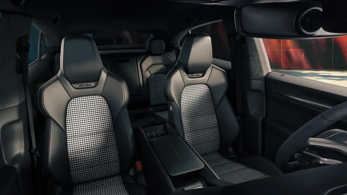 Интерьер Porsche Cayenne Turbo Coupé с пакетом оформления салона Interior Style