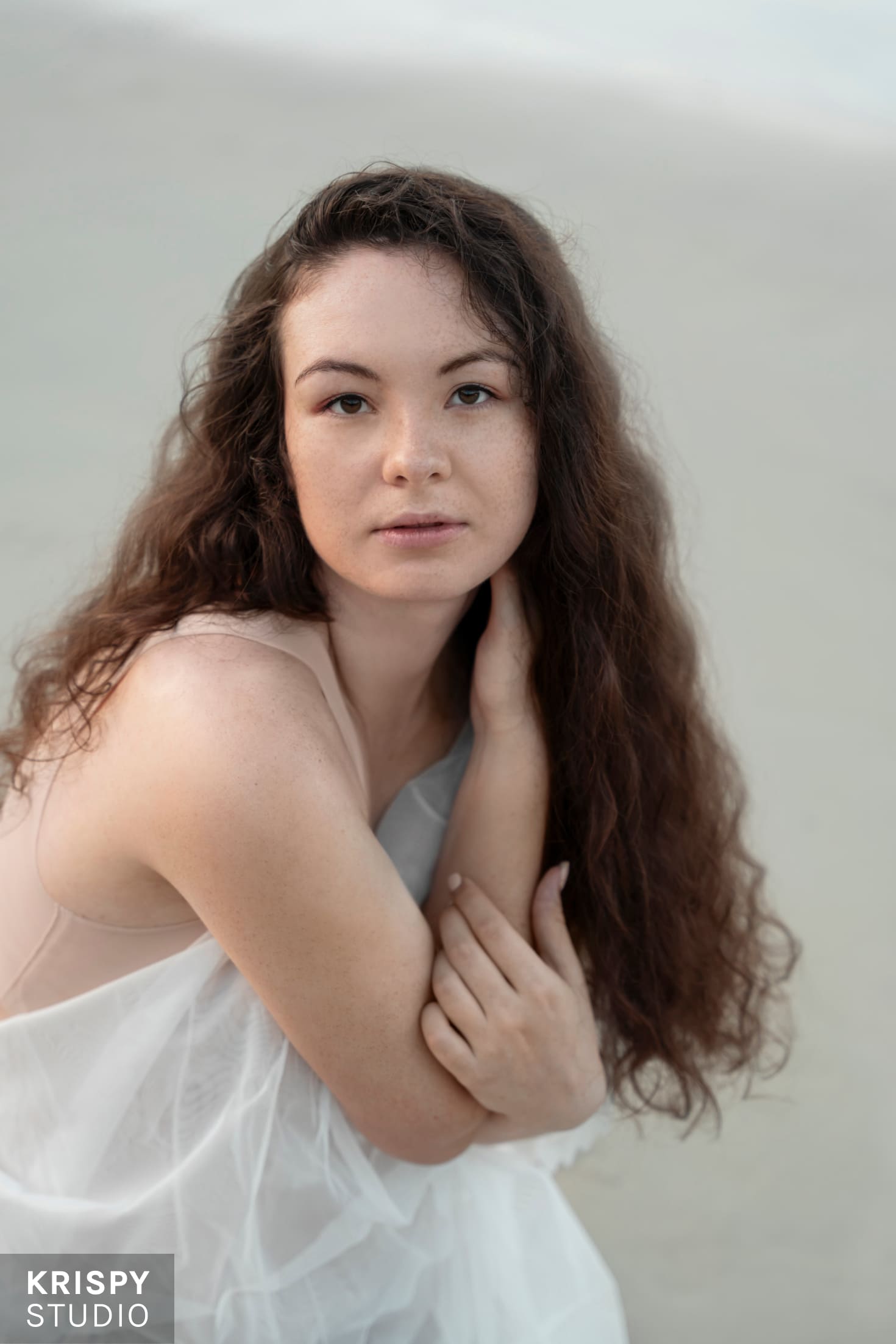 Фотосессия на берегу Пхукета, беременная женщина и океан