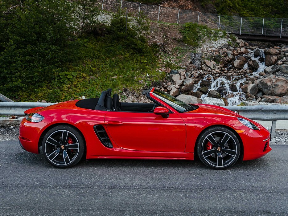 Porsche Boxster s красный