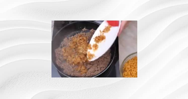 Приготовление макарон по-флотски с фаршем и луком: шаг 7