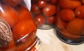 Приготовление сладких маринованных помидоров на зиму: шаг 11
