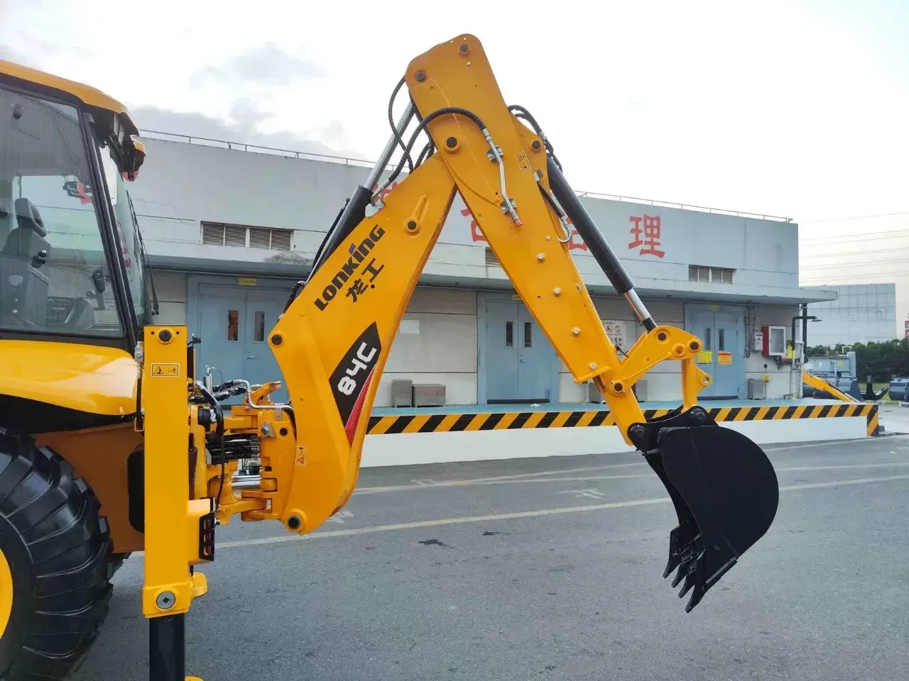 Экскаватор-погрузчик LONKING CDM 84C