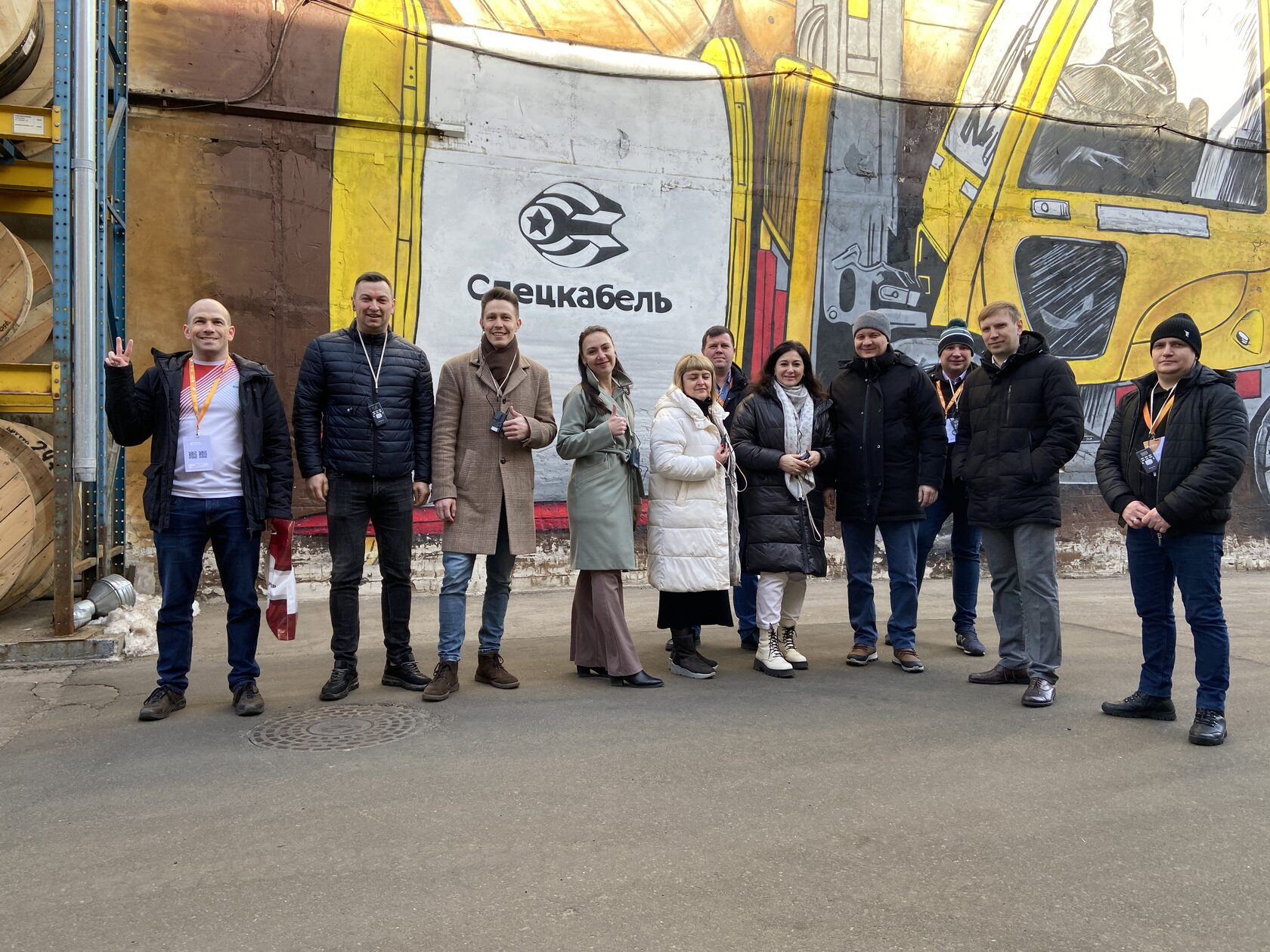Рабочая группа во время проекта на производственном предприятии