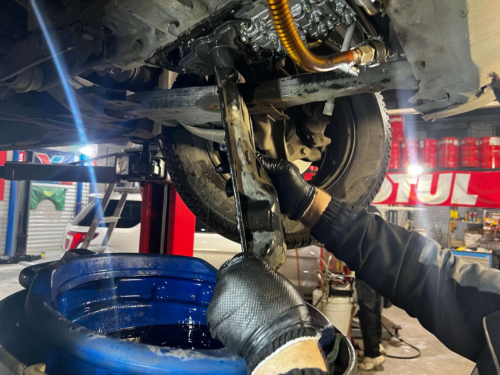 Снимаем поддон вариатора