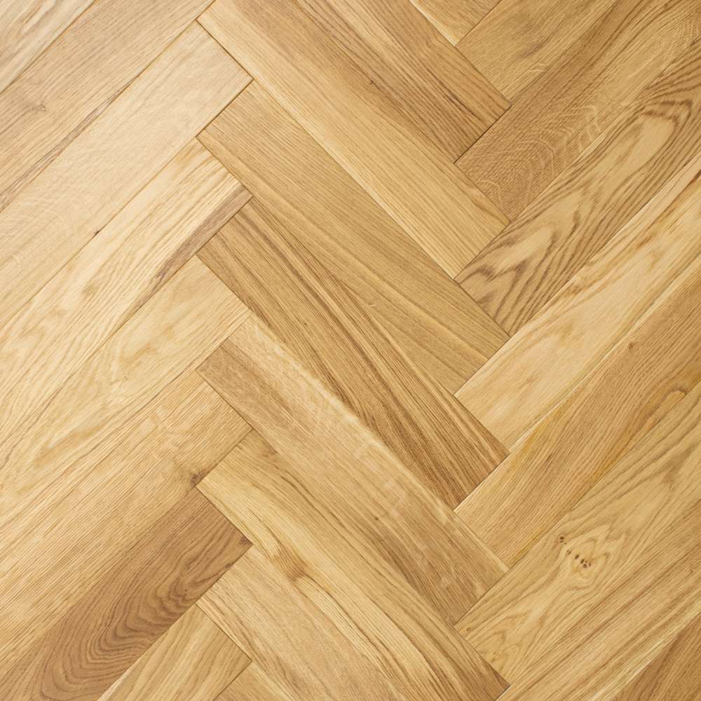 Lab Arte, дуб Натур, английская ёлка, покрытие лак. Современное решение для премиального интерьера. Широкий формат и точная фаска подчёркивают геометрию и чистоту линий.