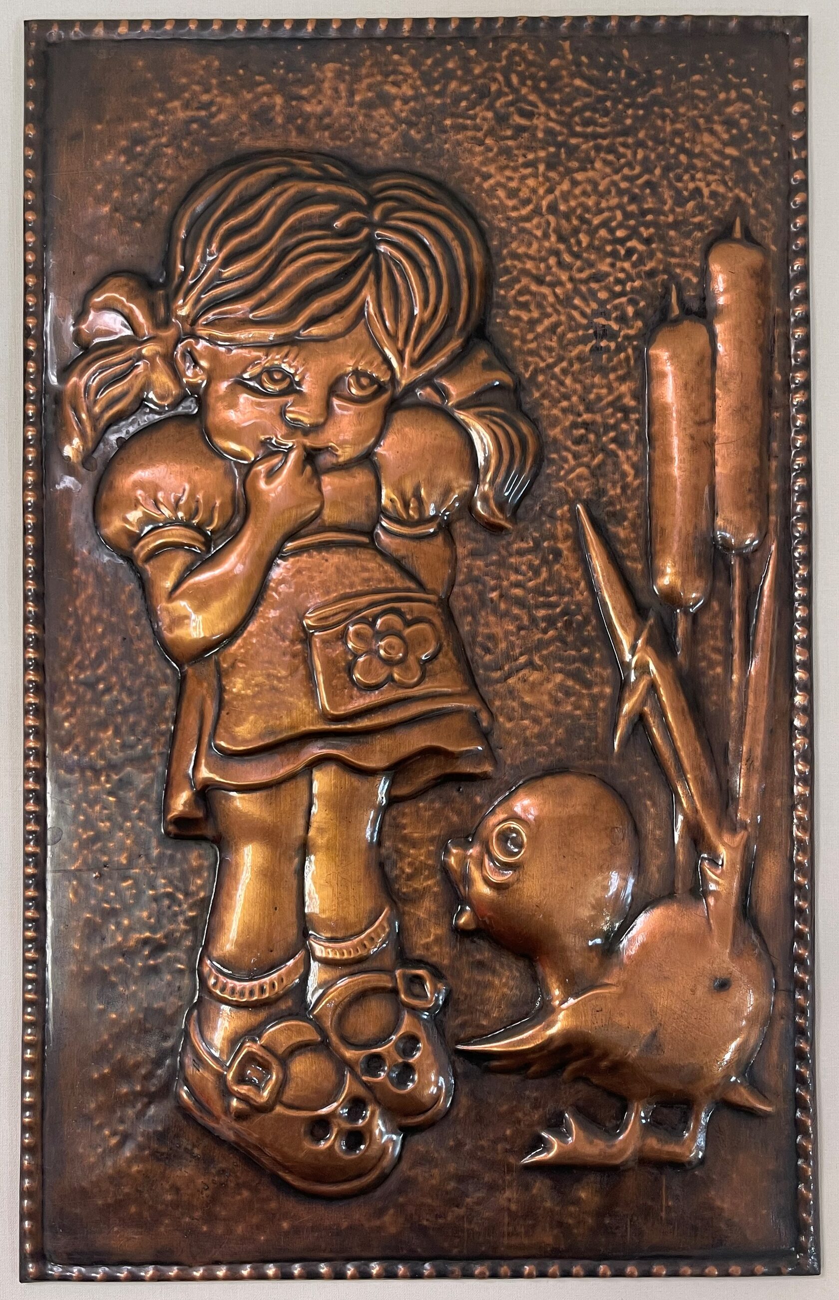 Чеканка "Девочка и цыплёнок". 1980 г.